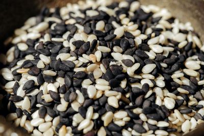 Close-up of black and white sesame seeds